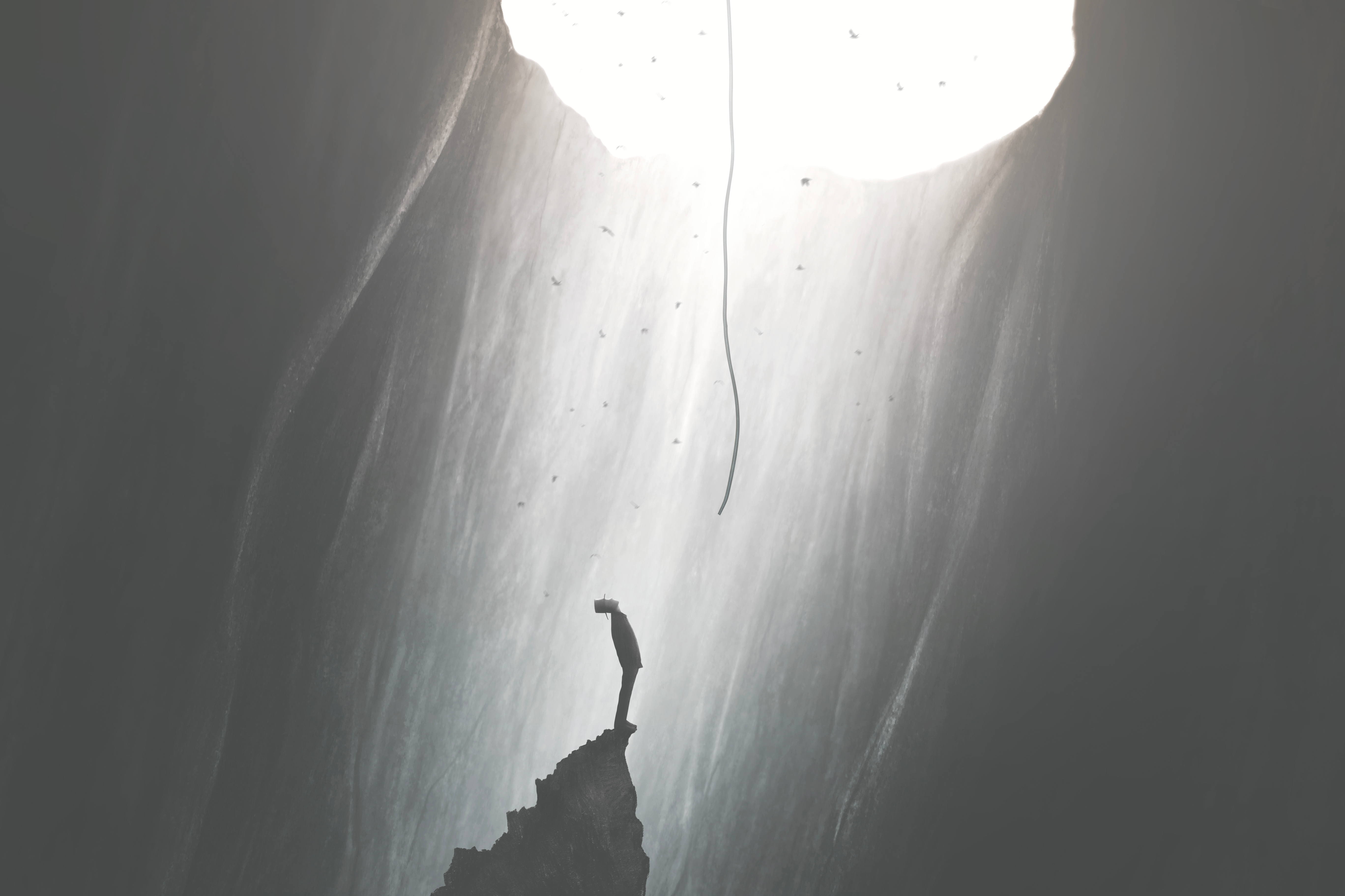 Ilustración blanco y negro de un hombre encontrando una manera de salir de un cráter Hombre encontrando una manera de salir de un cráter, concepto surrealista
